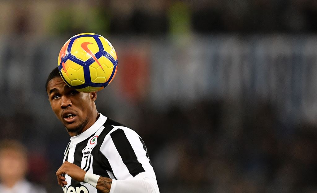 Juventus Permanenkan Kontrak Douglas Costa