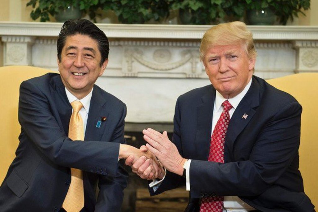Abe Hadapi Tekanan untuk Bergabung Melawan AS