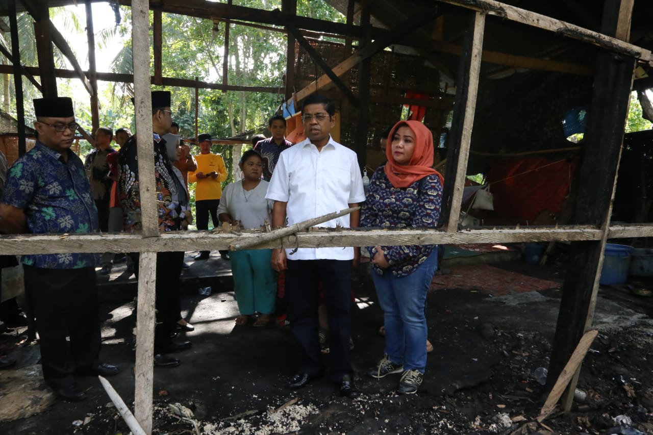 Cepat Tanggap, Mensos Santuni Korban Kebakaran di Pinrang