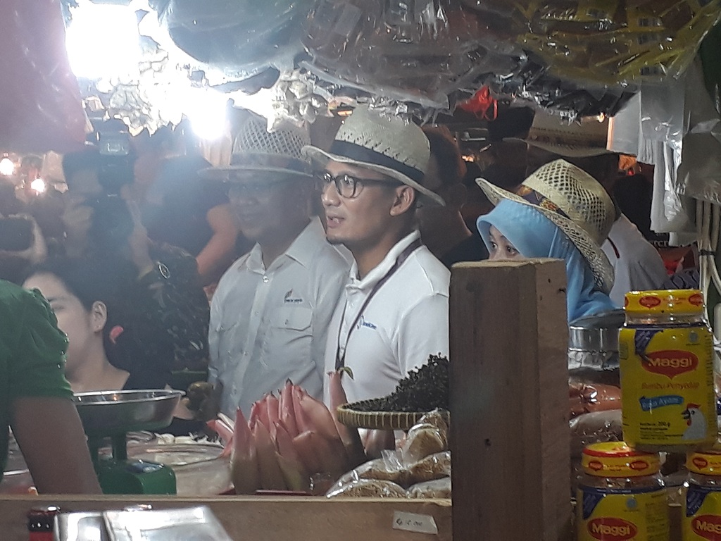 Sandi Tinjau Pasar Senen