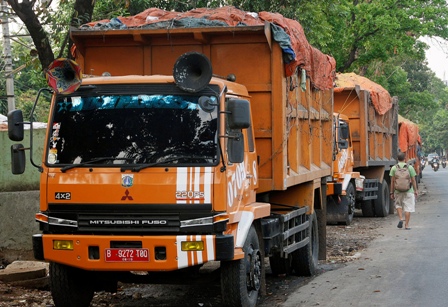 Pengemudi Truk Sampah DKI Diperiksa