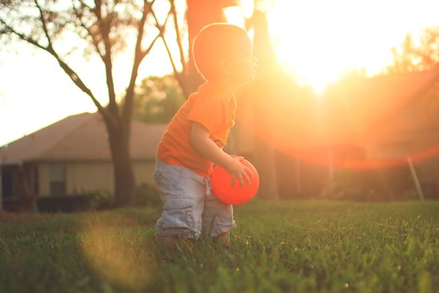 Tanda-tanda Anak Anda Memiliki Gaya Pendekatan <i>Avoidant Attachment</i>