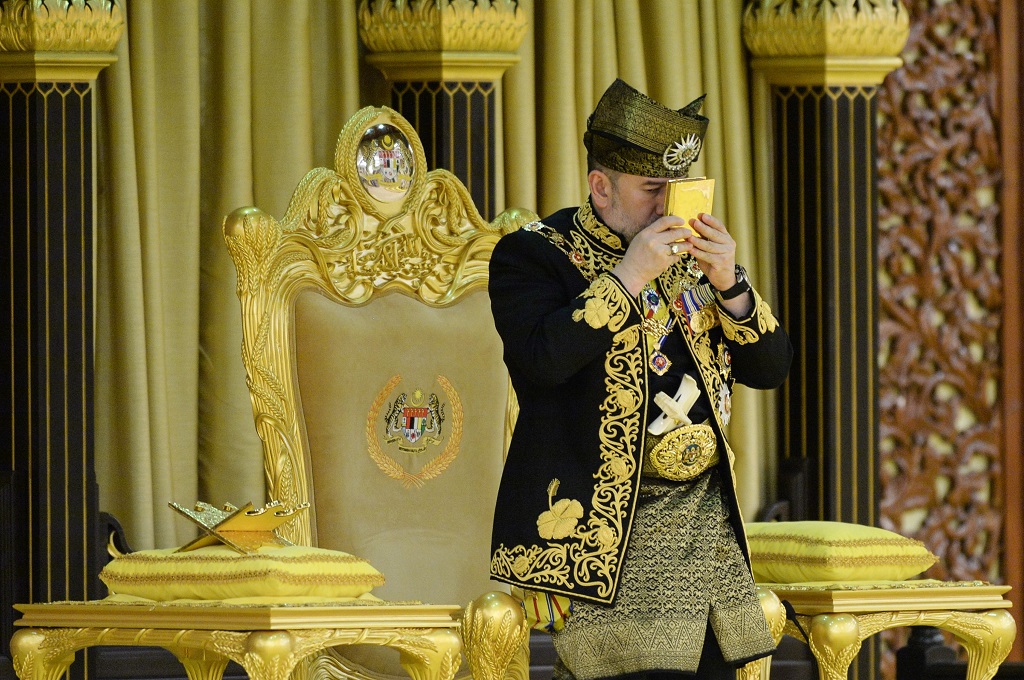 Raja Malaysia Relakan Sebagian Gaji untuk Bayar Utang Negara