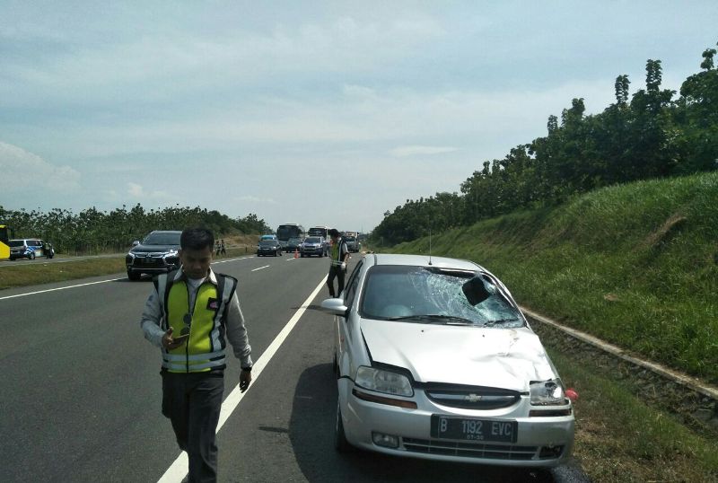 Dua Petugas Derek Tewas Ditabrak di Indramayu