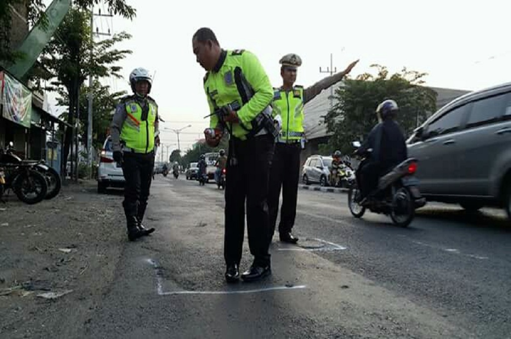 Jalan Berlubang, Bergelombang, dan Menyempit di Jalur Surabaya-Mojokerto
