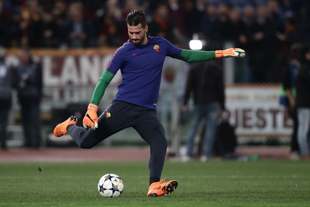 Liverpool Layangkan Tawaran Rp1 Triliun untuk Alisson