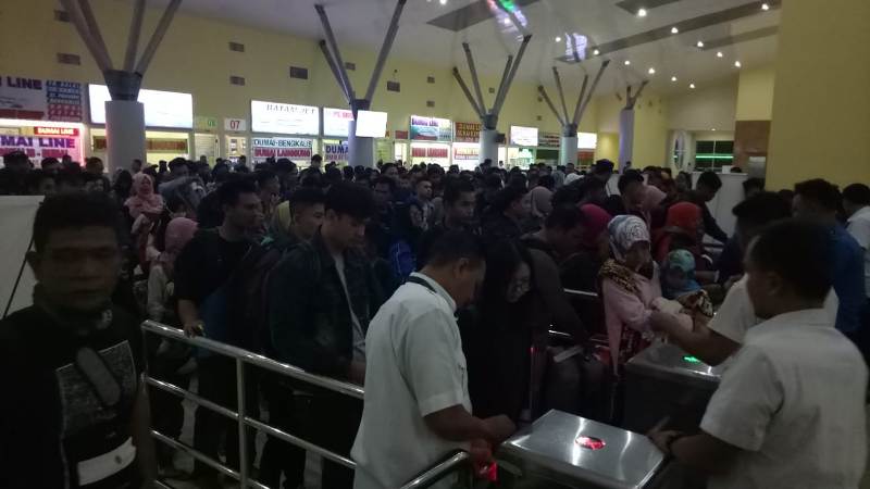 Ribuan Pemudik Terus Padati Pelabuhan Antarpulau di Batam
