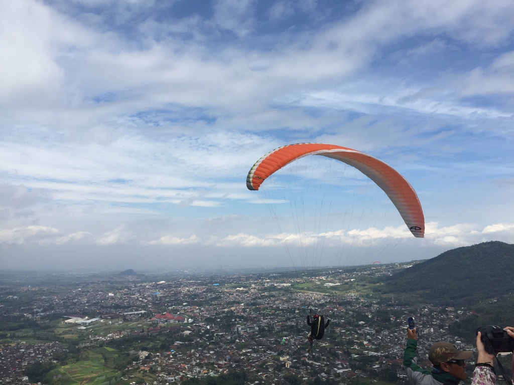 Atlet Paralayang Tewas Akibat Strap Tak Terpasang