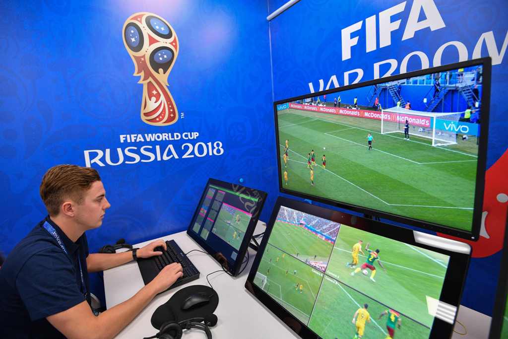Plus Minus VAR di Piala Dunia dari Kacamata Wasit