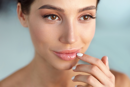 Ingin Bibir Terlihat Tebal Tanpa Menggunakan Filler? Lakukan 5 Cara Ini