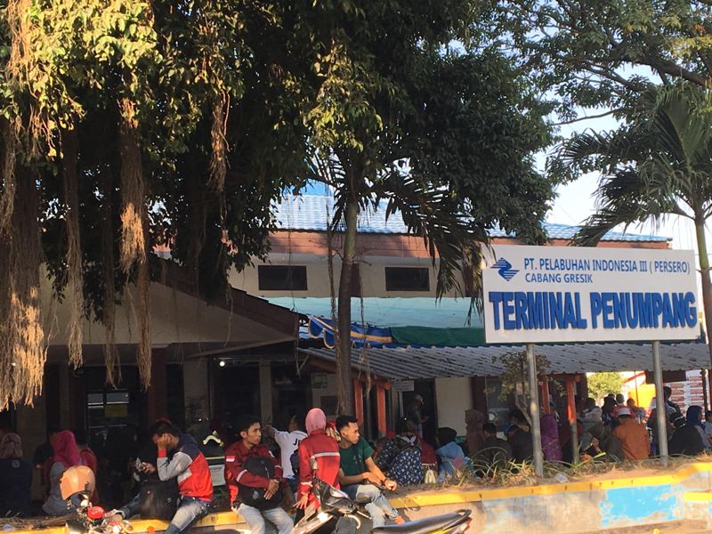 Ratusan Penumpang Kapal Terlantar di Gresik