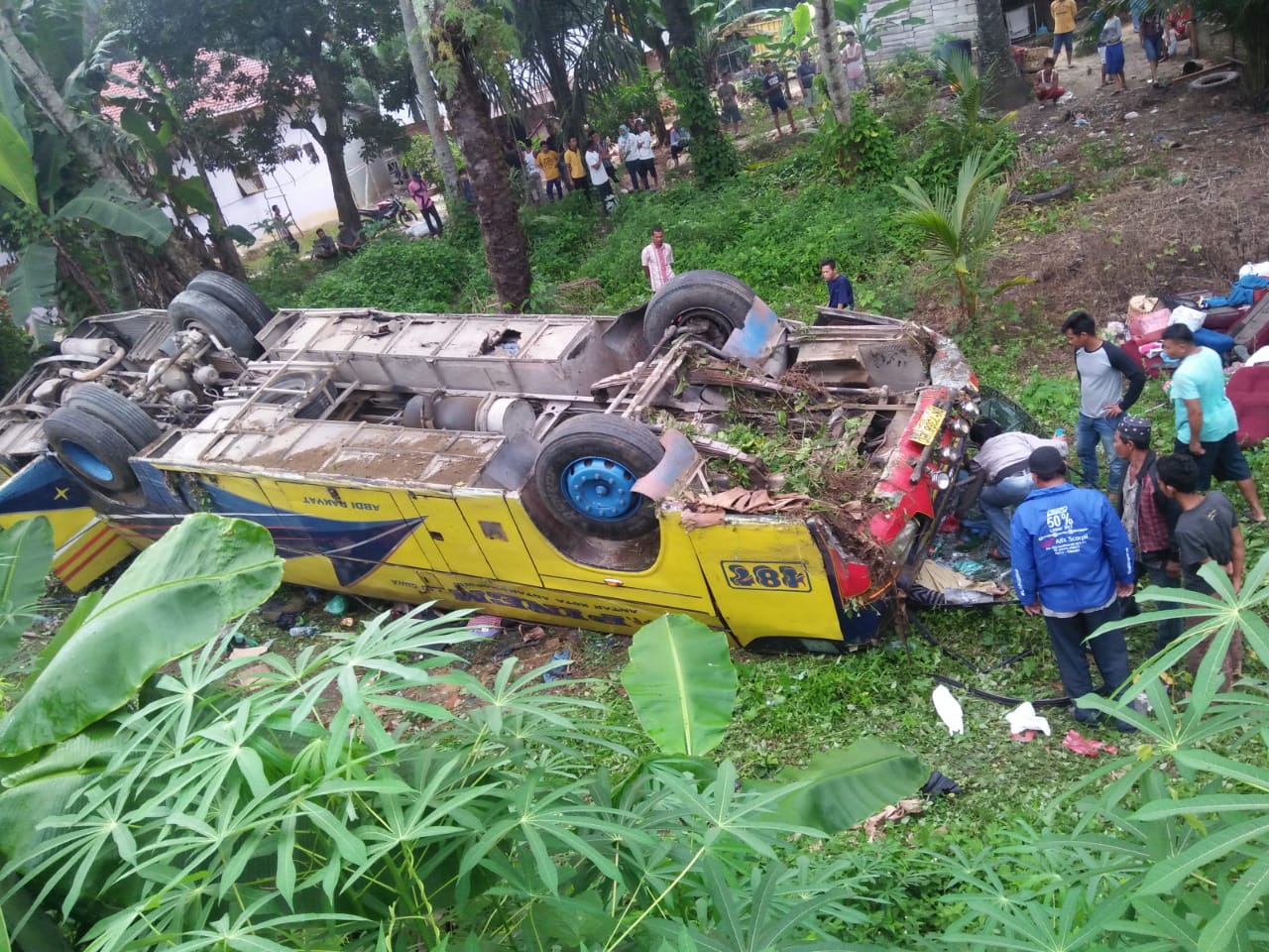 Bus Terbalik di Labuhan Batu, Satu Tewas 12 Terluka