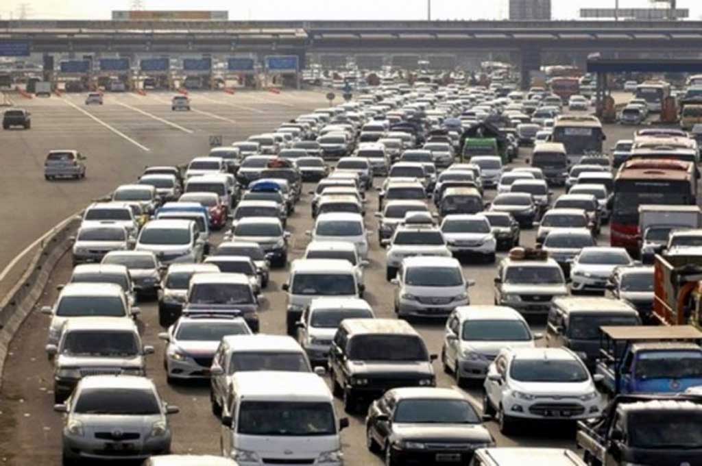 Pahami Jarak Aman Mobil di Kondisi Macet