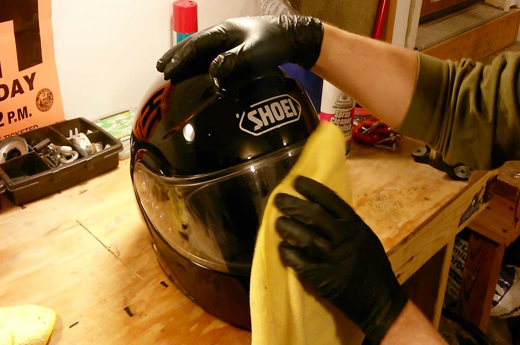 Sabun Cuci Piring Bisa Membersihkan Kaca Helm