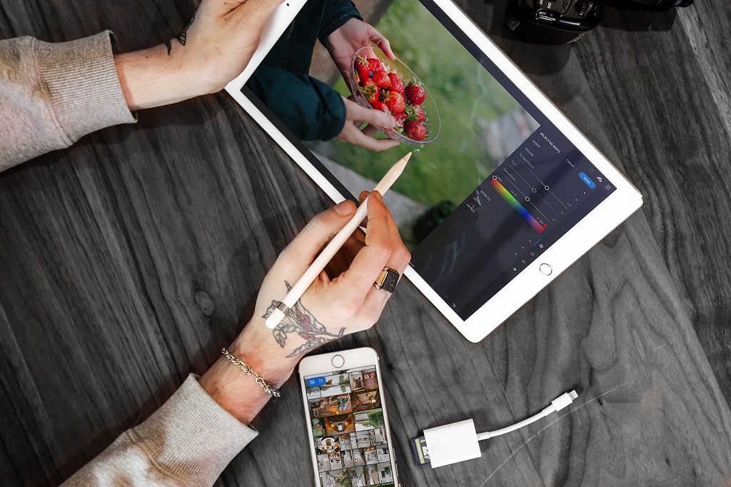 Adobe Pakai AI untuk Kenali Foto Palsu