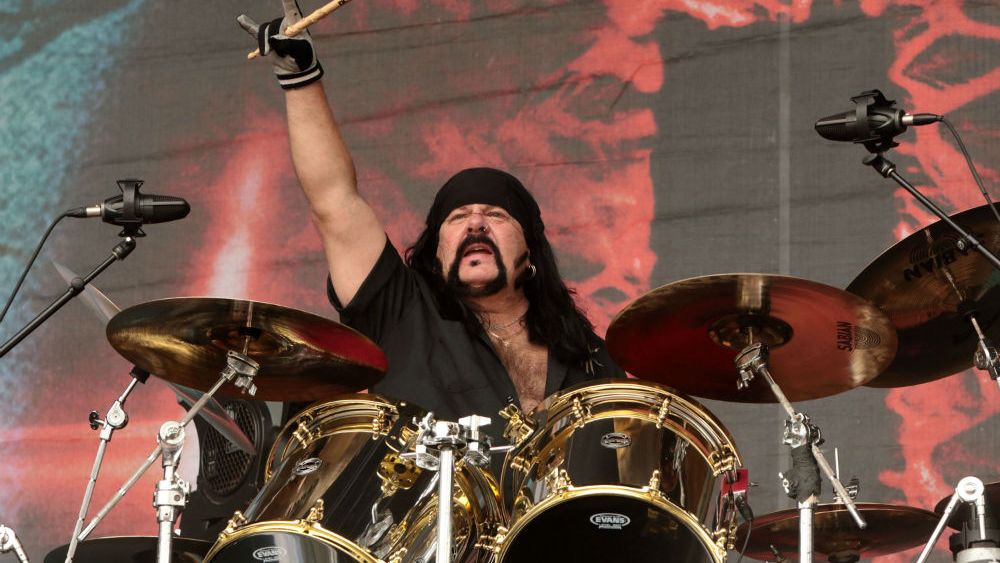 Pengaruh Kuat Vinnie Paul Bagi Perkembangan Musik Metal