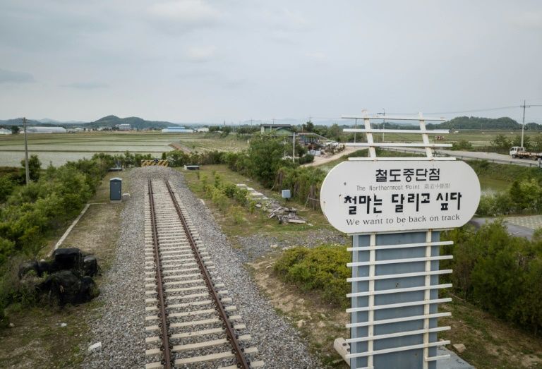 Koreas Hold Talks on Connecting Railways
