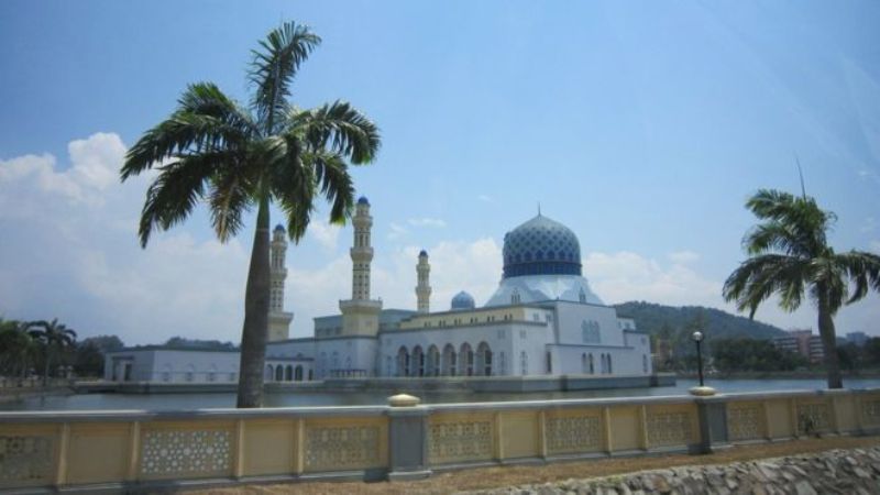 Masjid Malaysia Larang Wisatawan Setelah Tarian Provokatif