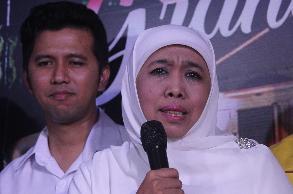 Khofifah-Emil dan Gus Ipul-Puti Kompak Tunggu <i>Real Count</i> dari KPU