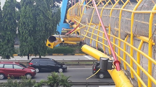 Mobil Genset Tabrak JPO Tol JORR KM 34