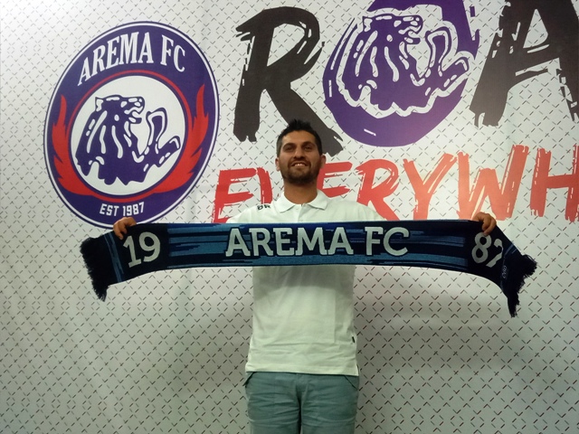 Resmi, Arema Datangkan Pelatih Kiper Asal Serbia