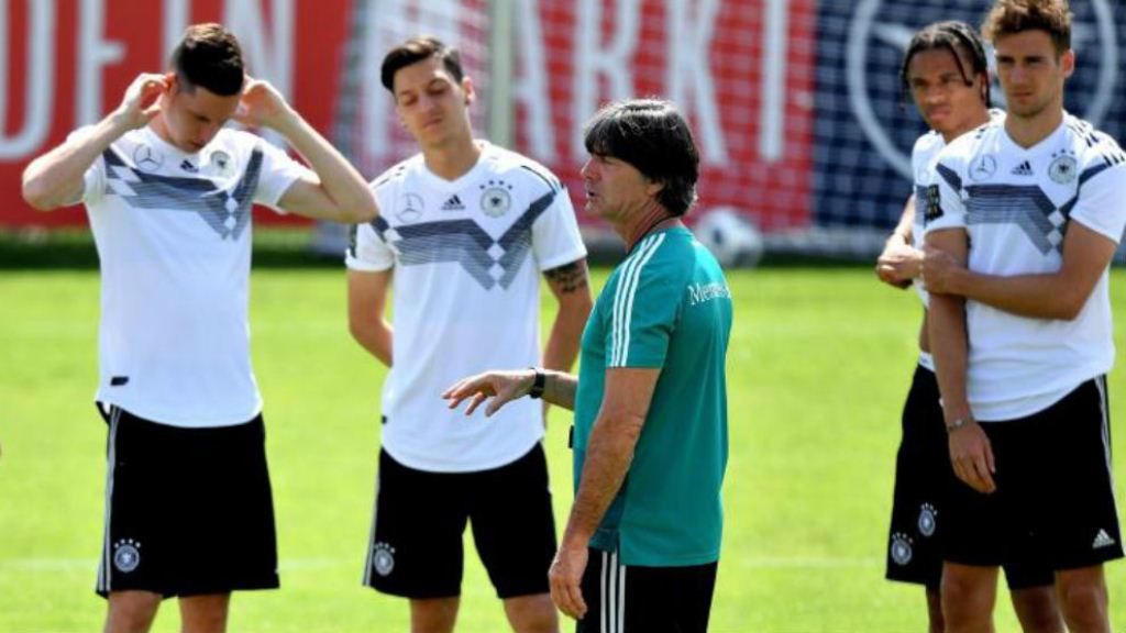 Bierhoff: Jangan Berspekulasi soal Masa Depan Loew