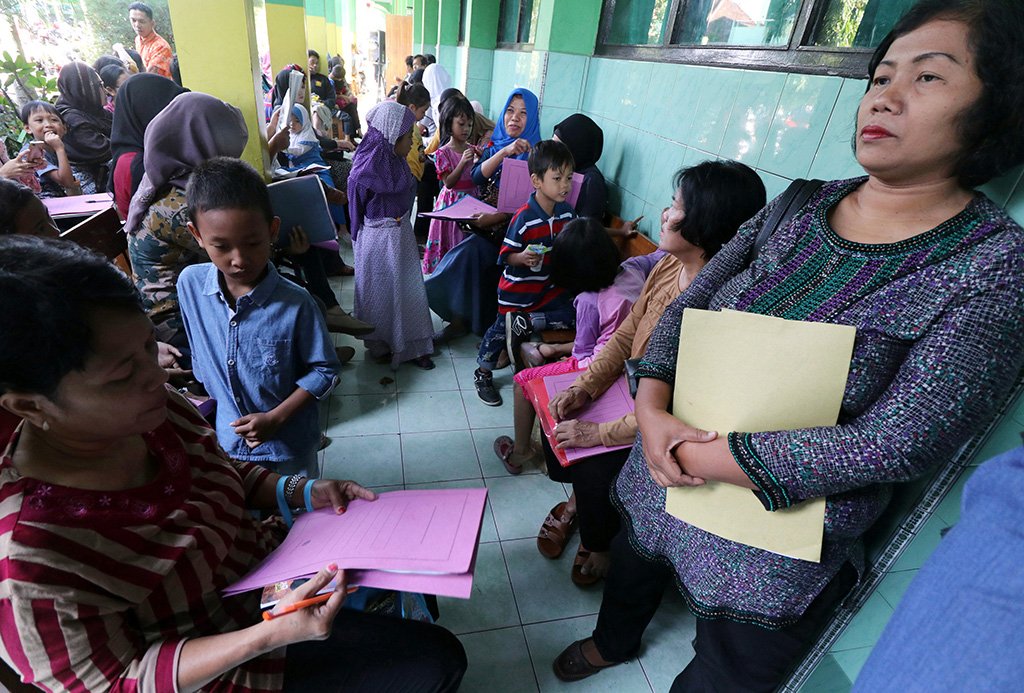 Antrean Warga Untuk Mendapatkan SKTM Masih Mengular