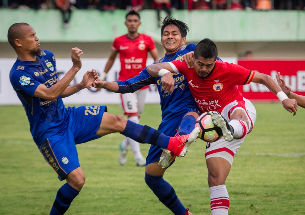 Duel Persija vs Persib, Pertarungan Sengit di Lini Tengah