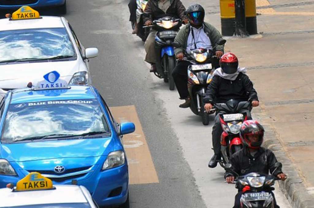Trik Berkendara Aman di Perkotaan
