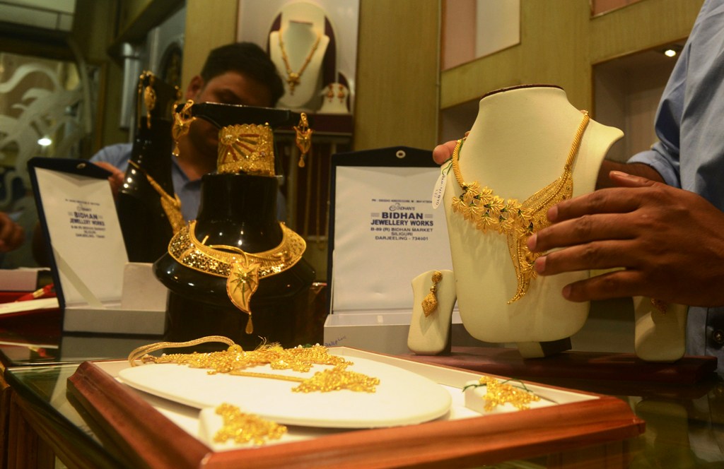 Harga Emas Dunia Sentuh Level Terendah