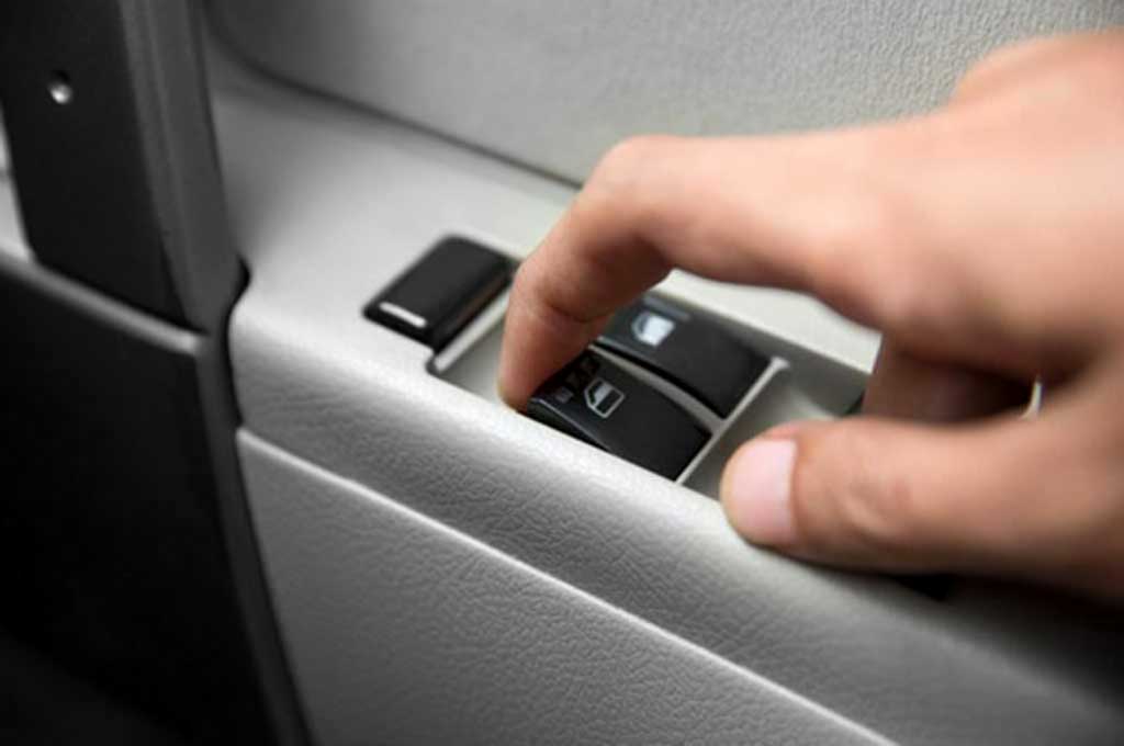 Cara Memperlakukan Power Window yang Benar