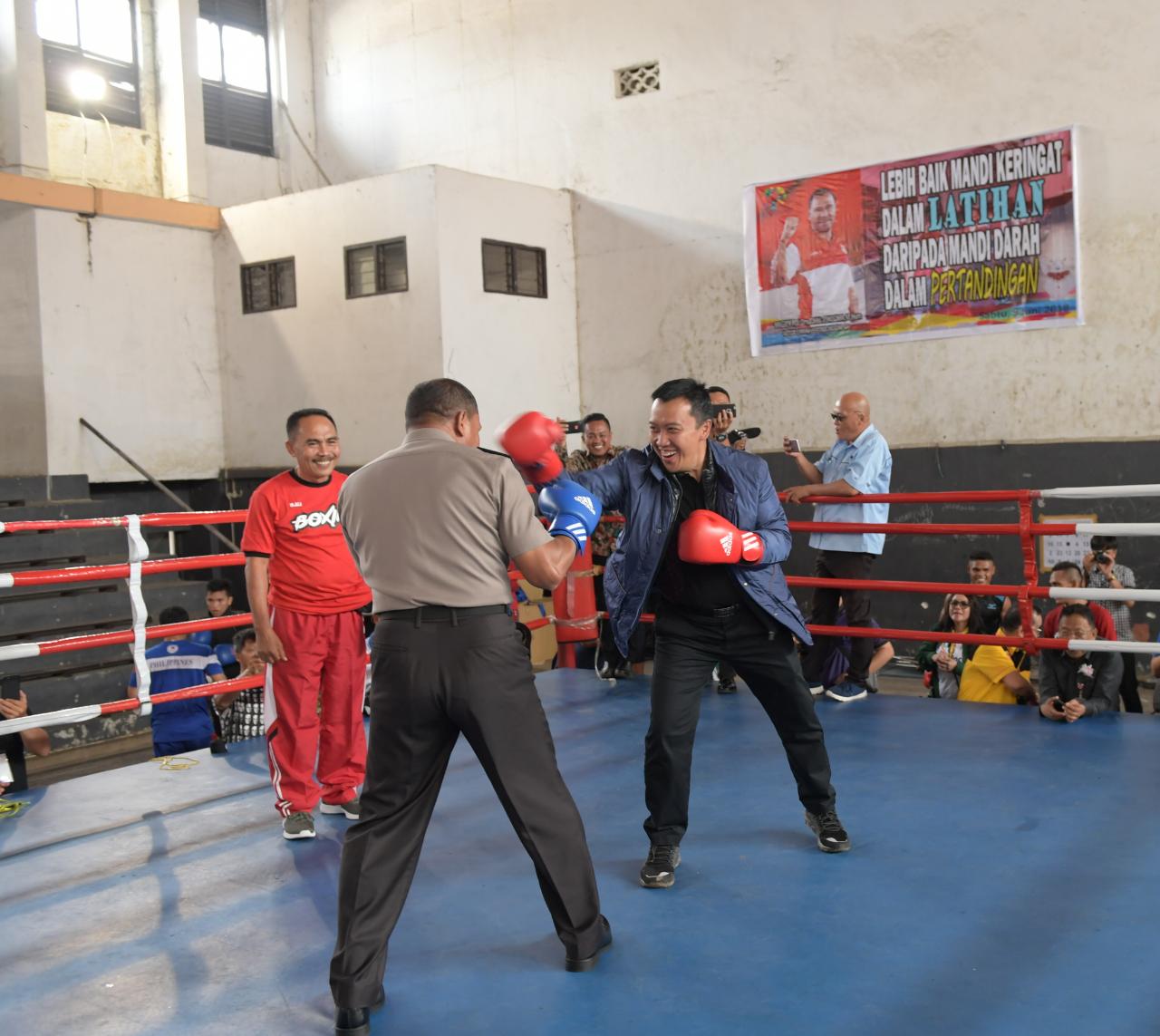 Menpora Tinjau Pelatnas Tinju di Manado