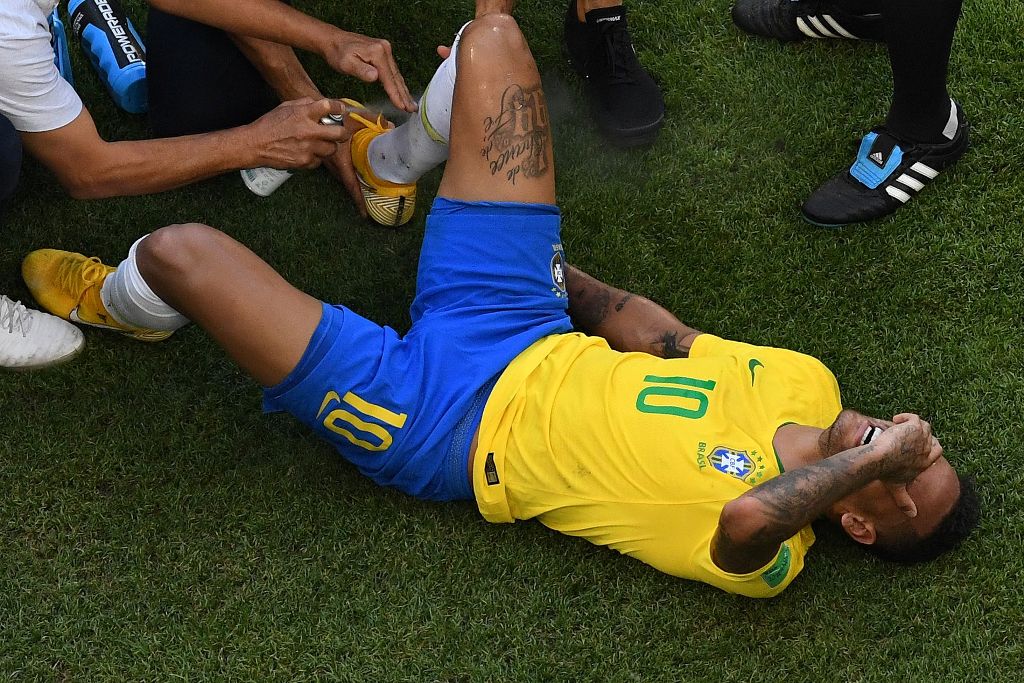 Saat Ronaldo Membela Neymar