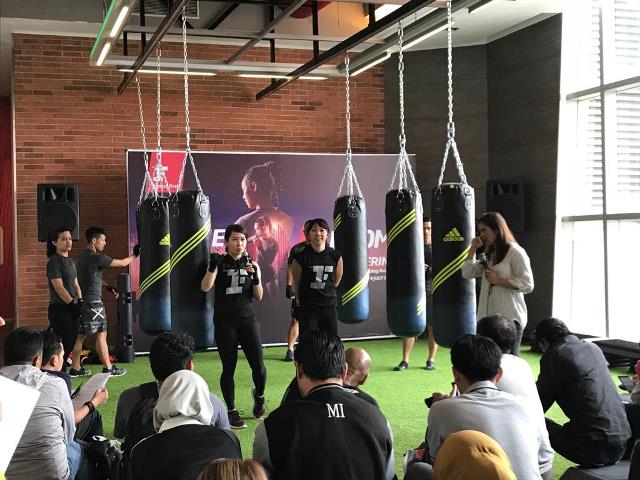 Pengalaman <i>Boxing</i> Diiringi Bermain Musik dengan BOOM