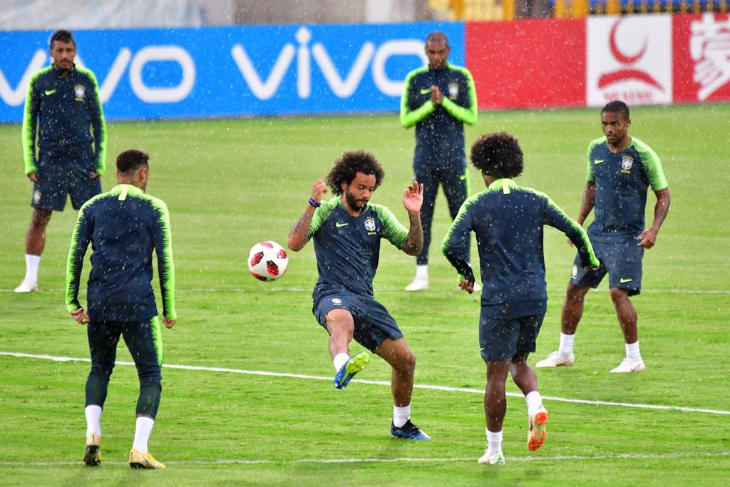 Casemiro Absen, Fellaini dan Chadli Langsung Diturunkan