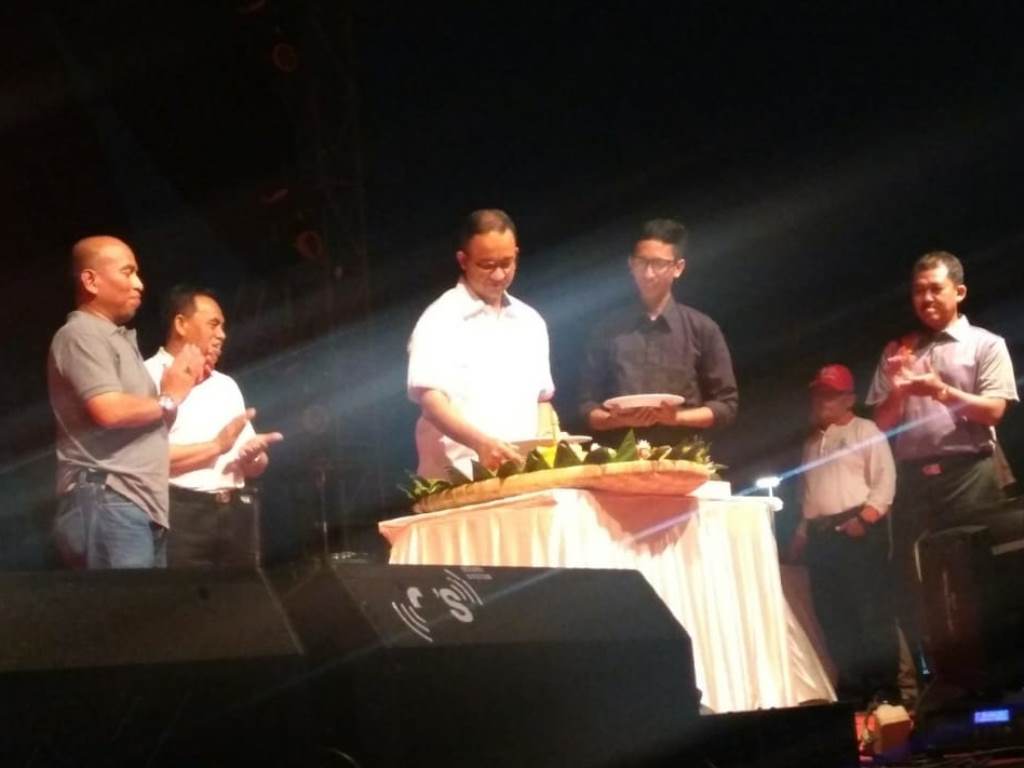Anies Resmikan Panggung Pagelaran Jakarnaval