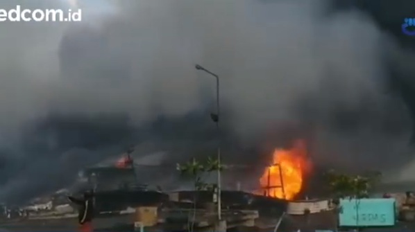 Saksi Dengar Ledakan sebelum Kebakaran di Pelabuhan Benoa