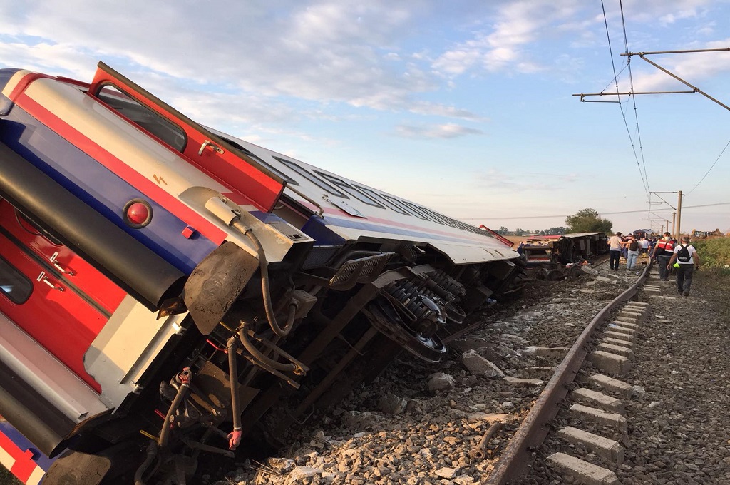 Korban Kecelakaan Kereta di Turki Jadi 24 Orang