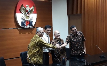 KPK Diminta Telusuri Rekam Jejak Calon Hakim MK