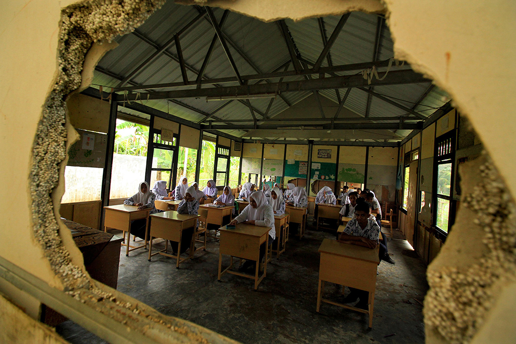 Sekolah Rusak, Pemerintah Jangan Anak Tirikan Siswa Pedalaman