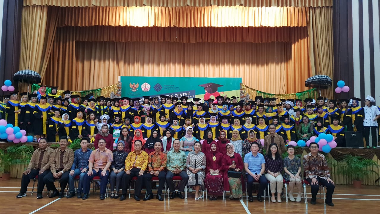 Ratusan Pekerja Migran Indonesia Diwisuda di Singapura