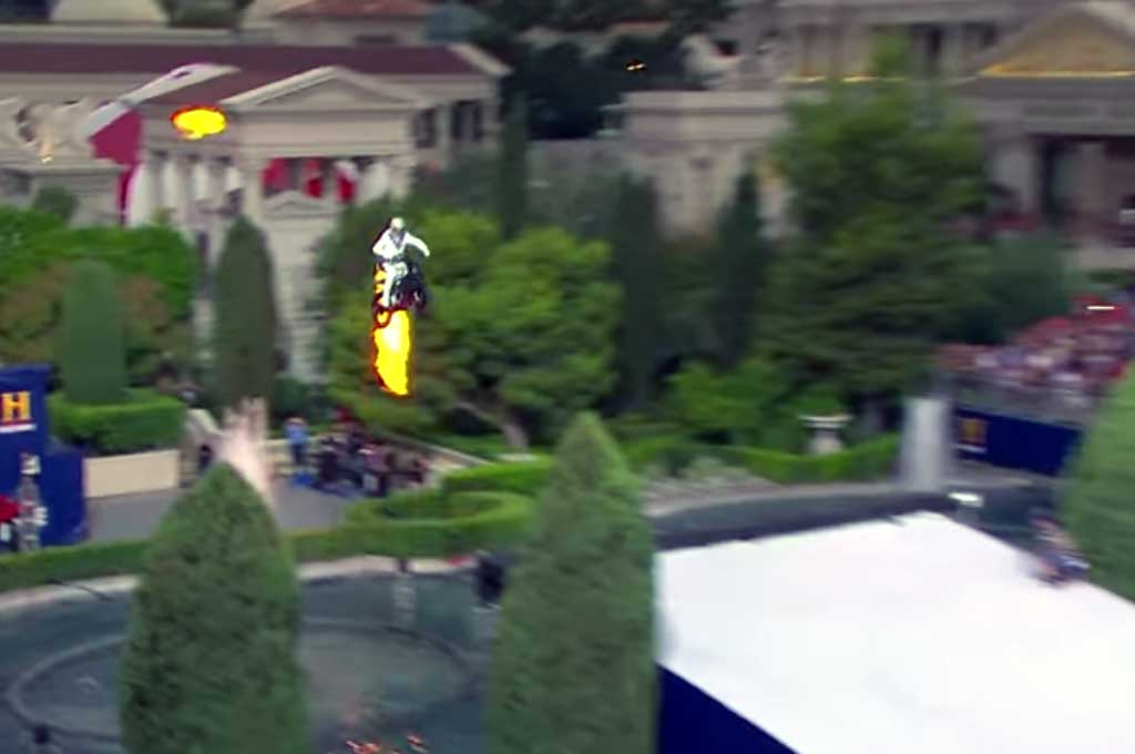 Aksi Ekstrim Evel Knievel Lompati Air Mancur Caesar's Palace