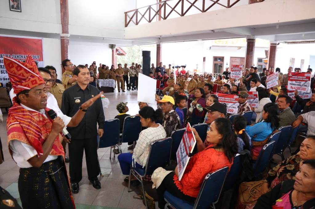 Mensos Kucurkan Bantuan Rp6,9 Miliar untuk Korban Erupsi Sinabung