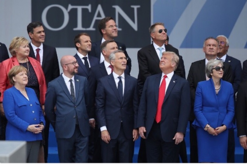 Trump Diabaikan oleh Para Pemimpin di Pertemuan NATO