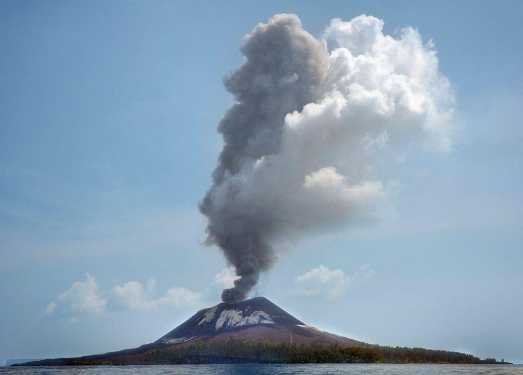 Gunung Anak Krakatau Meletus 56 Kali