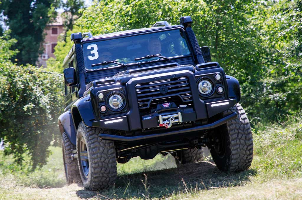 Land Rover Defender Garapan Ares Design, Tampil Kekinian