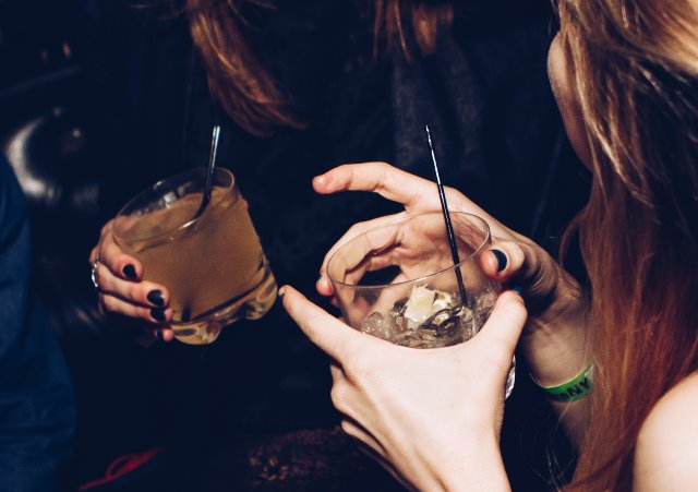 Berapa Lama Alkohol Bertahan dalam Tubuh?