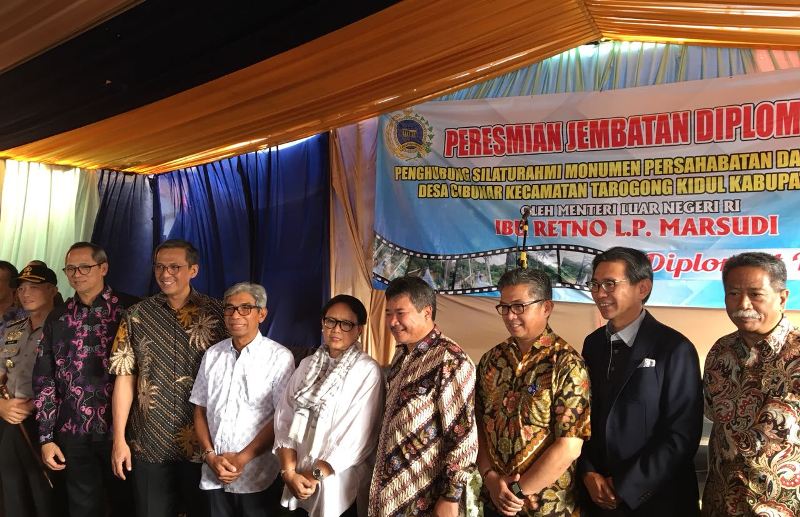 Menlu Retno Resmikan Jembatan Diplomasi di Garut