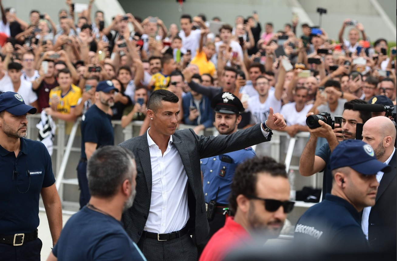 Jalani Tes Kesehatan, Ronaldo Disambut 10 Ribu Juventini