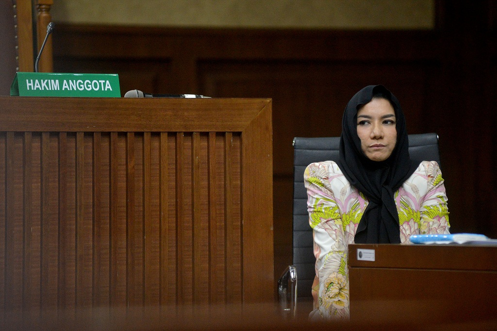 gratifikasi bupati kutai rita widyasari